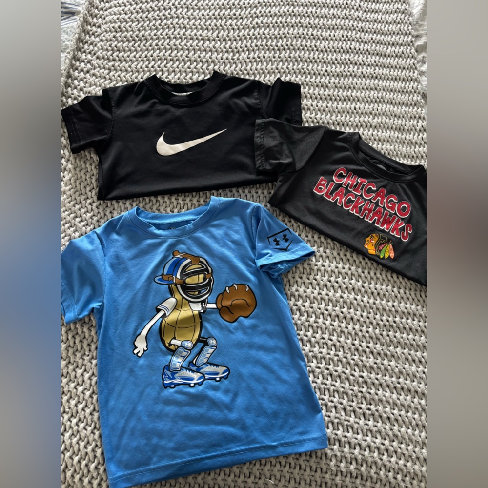 NHL Black Chicago Blackhawks Kids Tee and athletic shirt